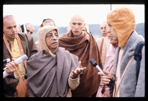 Srila Prabhupada answering questions