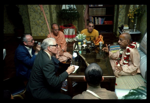 Srila Prabhupada answering questions